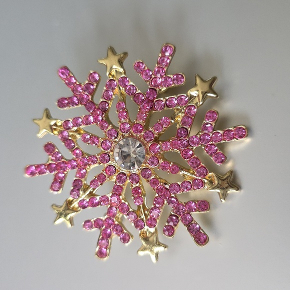 Snowflake Brooch Loaded with  Simulated diamonds - Picture 1 of 4
